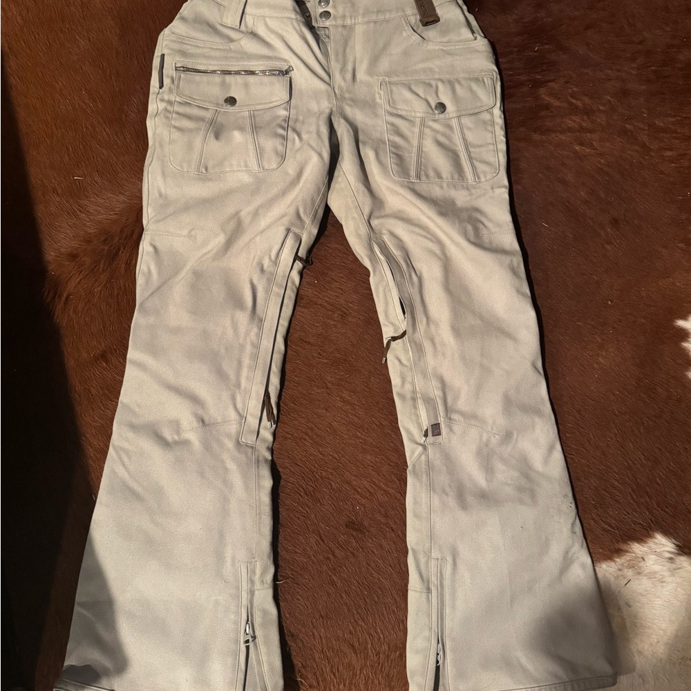 Holden ski/snowboard pants
Leather trim 
Women’s Size large  (run small)